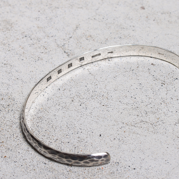 VIVIFY (ビビファイ) Back Hallmarks Bangle/Hammered finish/Round
